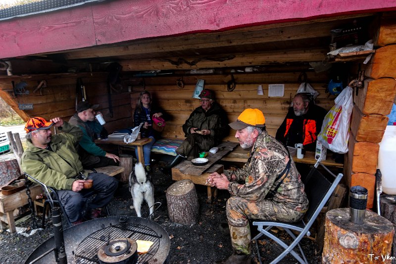 IMG_2344_tor viken.jpg - Kaffekok i gapahuken. Frode, Henrik, Eline, Odd, Stein og Trygve. Tor Viken sitt bilde.